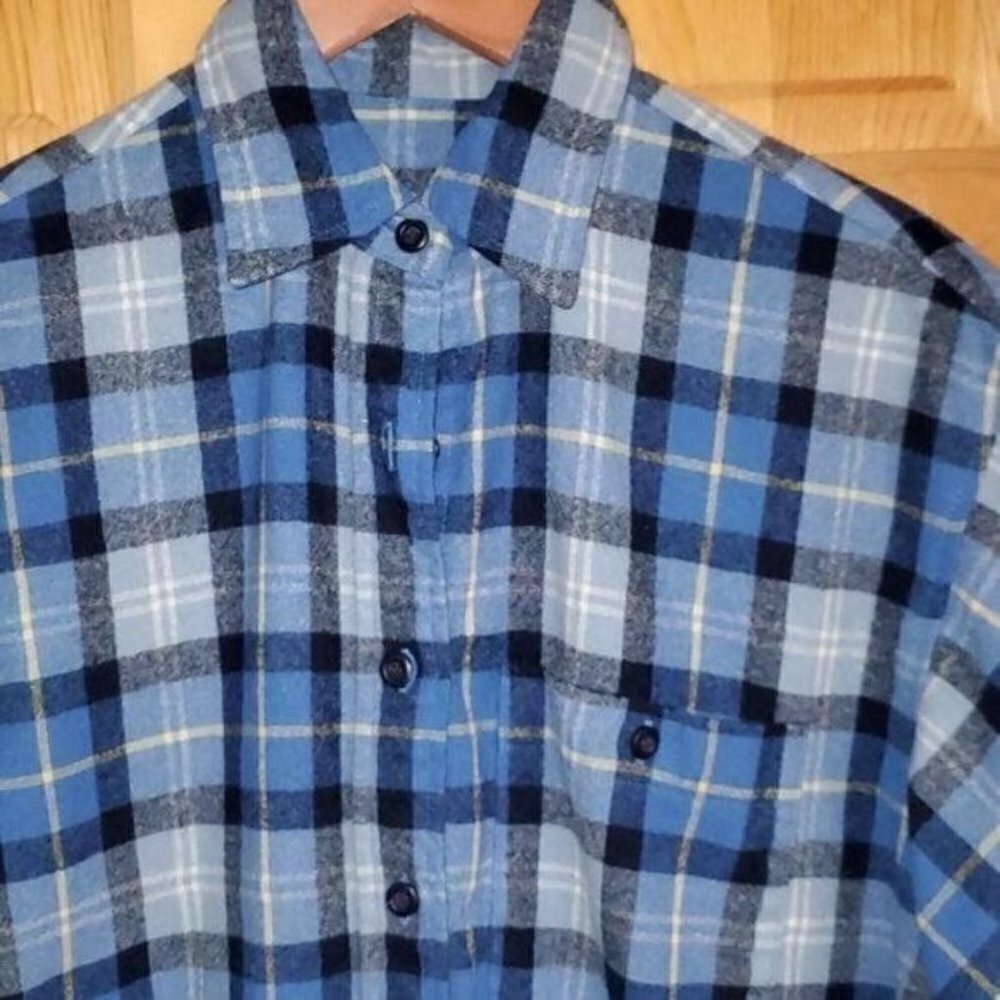 Pendleton Vintage 100% Wool Blue Plaid LS Casual Button Down Sz. M
Shirt - Picture 2 of 8